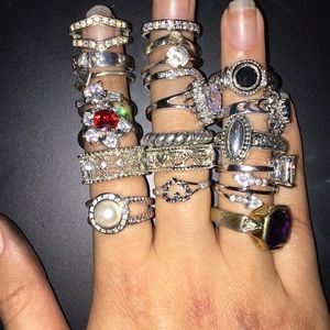 Jewelry - Lot of 21 rings Jewelry - Lot of 21 rings